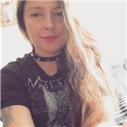 Profesora de Inglés dicta clases a todas las edades y niveles
